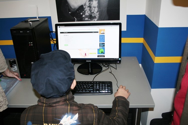Slika MUP-ILUSTRACIJE-NOVA GALERIJA/Odjel prevencije/SIGURNIINTERNET2014/slika7.JPG